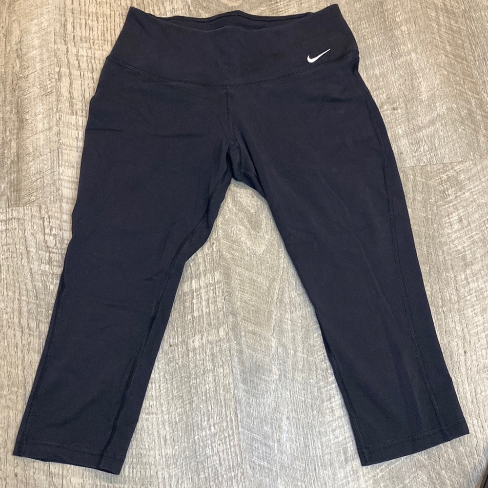☀️ 6 for $26 ☀️ Capri Dri-Fit Nike Leggings